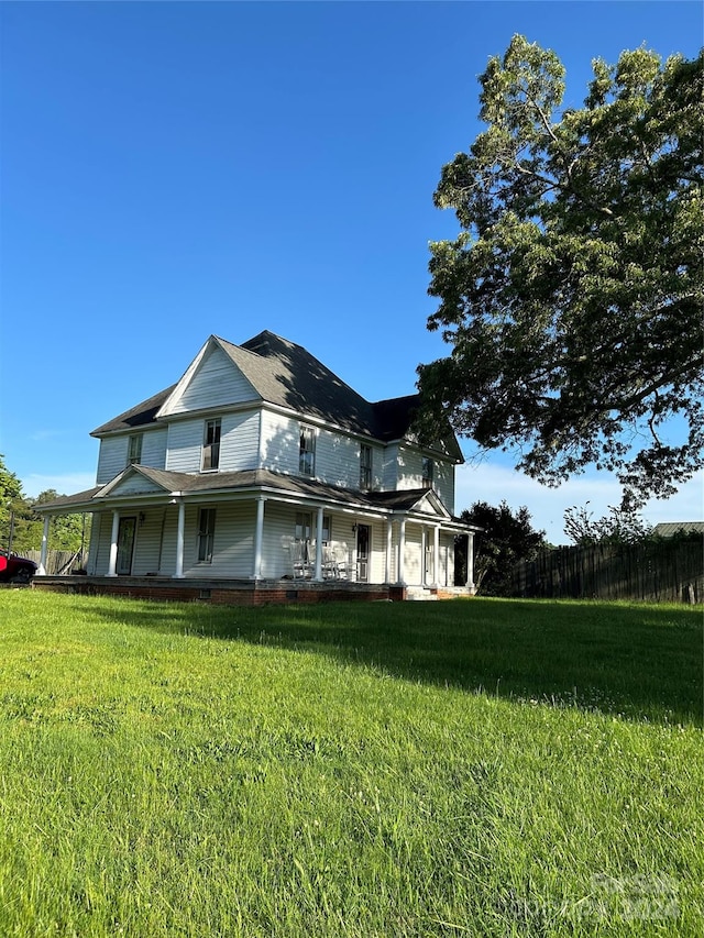 view of front of home with a front yard