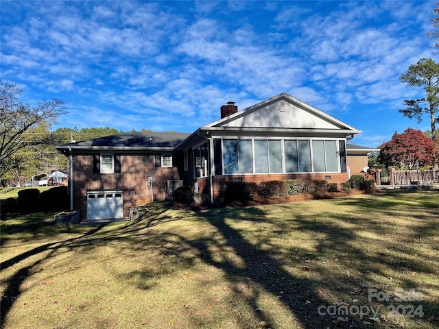 view of front of property featuring a garage and a front yard