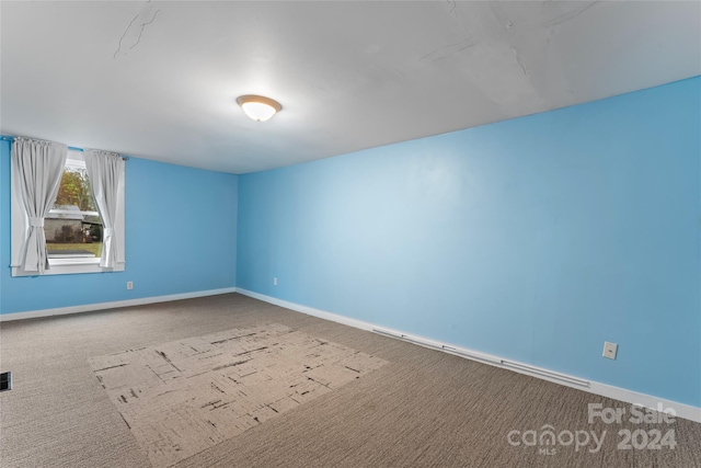 empty room featuring carpet