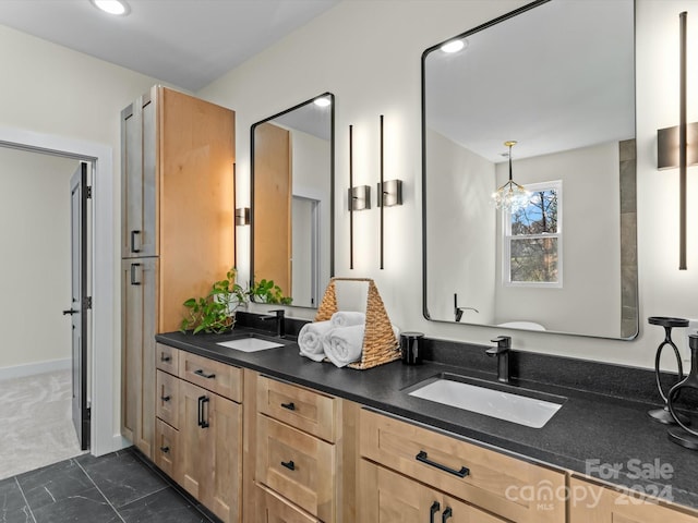 bathroom with a notable chandelier and vanity