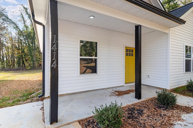 property entrance with covered porch