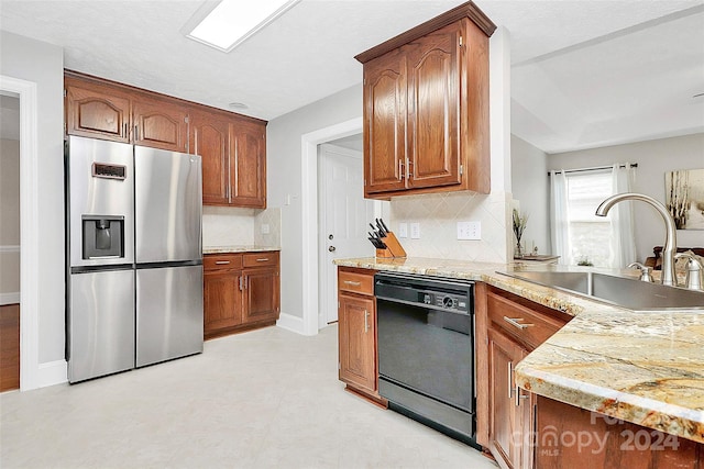 kitchen featuring dishwasher, sink, stainless steel refrigerator with ice dispenser, backsplash, and a textured ceiling