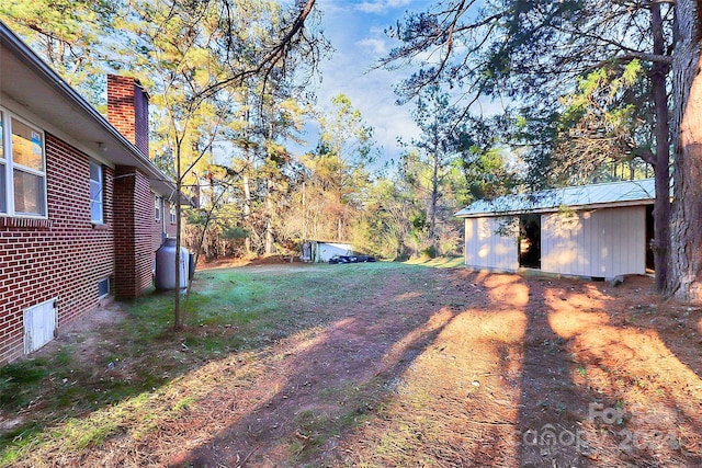 view of yard with a storage shed