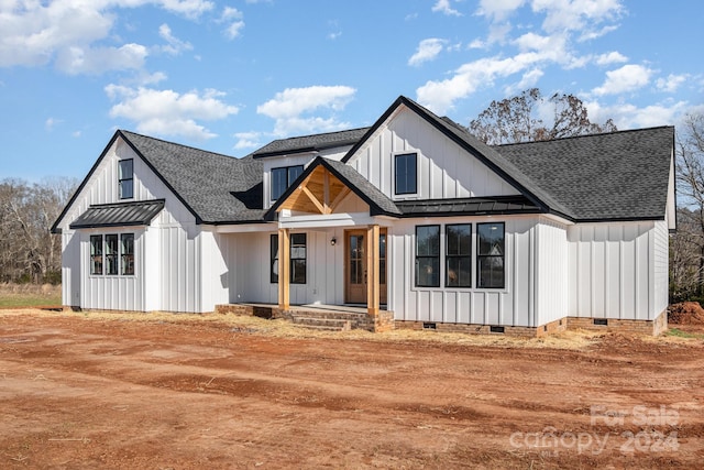 view of modern farmhouse style home