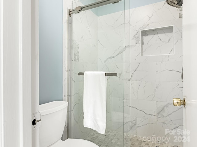8002 Regent Park Ln, Charlotte, NC 28210 - full bath featuring a marble finish shower and toilet
