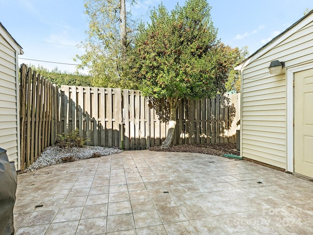 8002 Regent Park Ln, Charlotte, NC 28210 - fenced backyard featuring a patio area