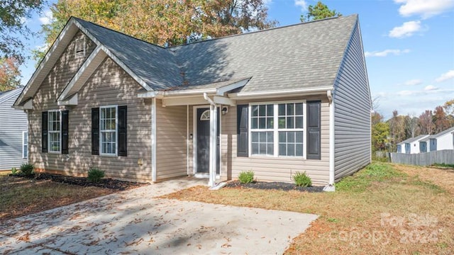 view of front of property with a front lawn