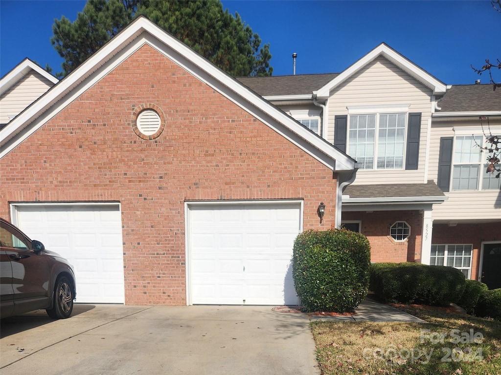 view of front facade with a garage