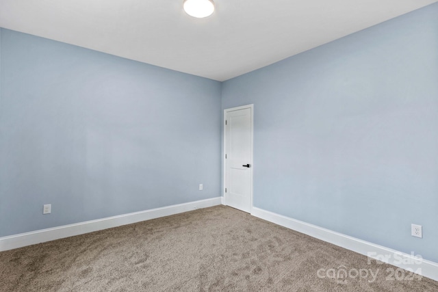 unfurnished room featuring carpet flooring