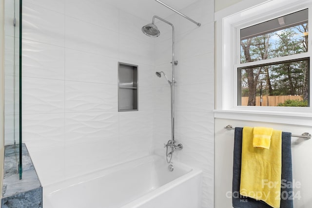 bathroom featuring tiled shower / bath combo