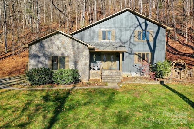 view of front of house featuring a porch and a front yard