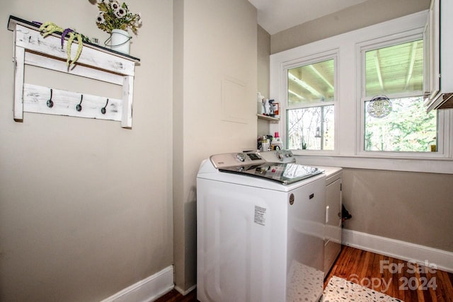 clothes washing area with dark hardwood / wood-style floors and independent washer and dryer