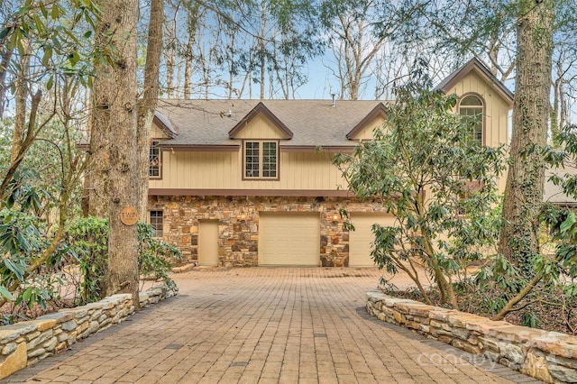 view of front of house with a garage