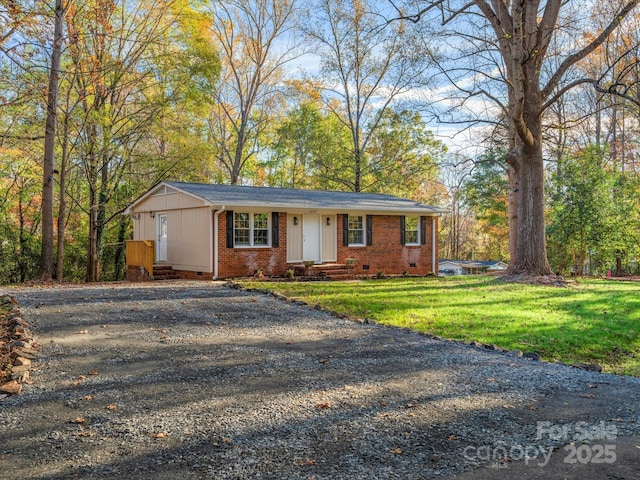 single story home featuring a front yard