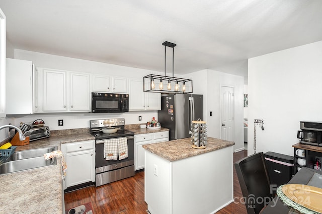 kitchen with stainless steel appliances, dark hardwood / wood-style flooring, hanging light fixtures, sink, and a kitchen island