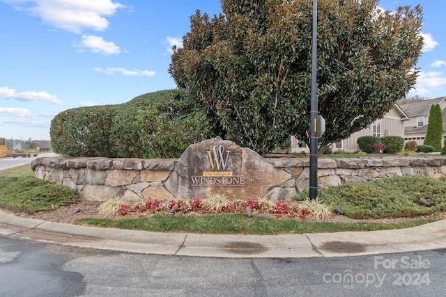 view of community / neighborhood sign