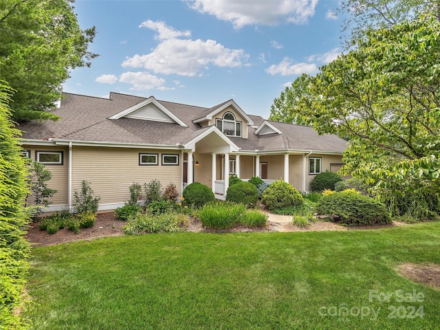 view of front of home with a front lawn