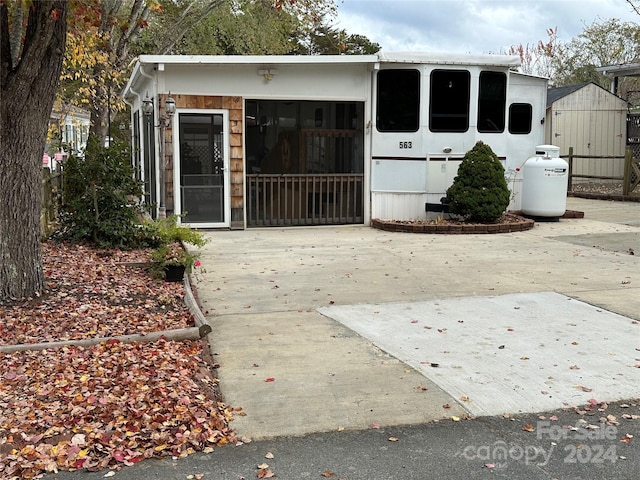 view of front of property