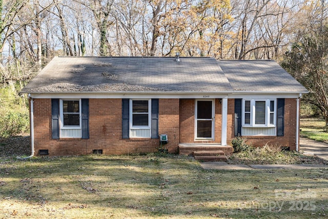 view of front facade with a front yard