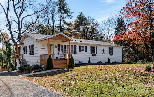 ranch-style house with covered porch