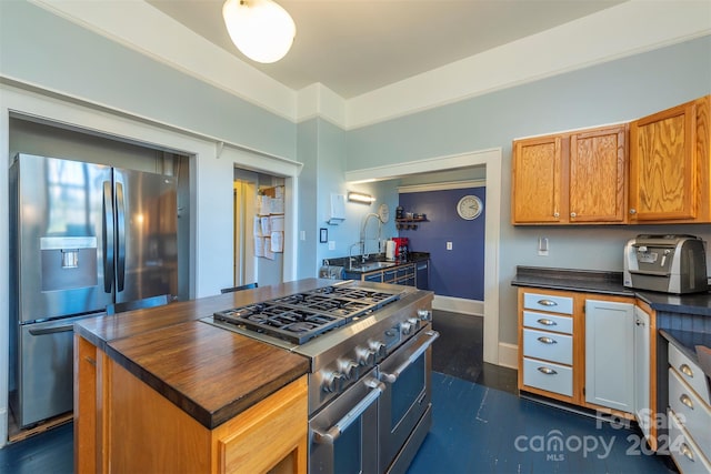 kitchen with dark hardwood / wood-style floors, a center island, sink, and stainless steel appliances