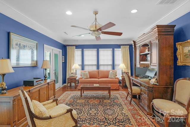 living room featuring ornamental molding, plenty of natural light, light hardwood / wood-style floors, and ceiling fan