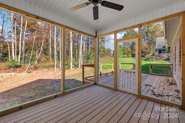 unfurnished sunroom with ceiling fan