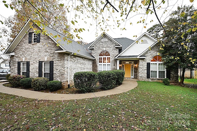 view of front of property with a front lawn