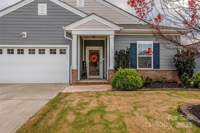 view of front facade featuring a front yard and a garage