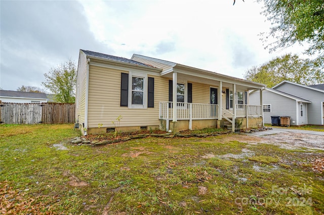 view of front of house featuring a front lawn and a porch