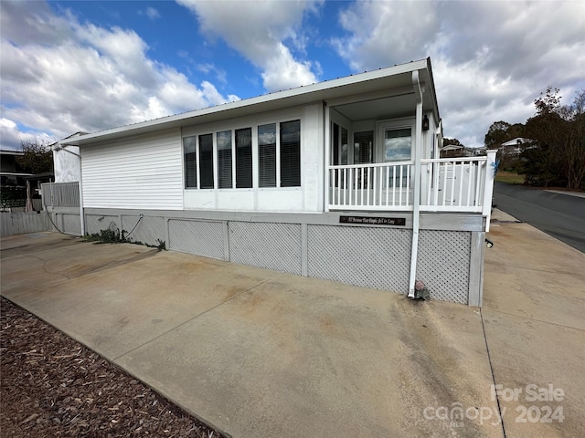 view of front of house with covered porch