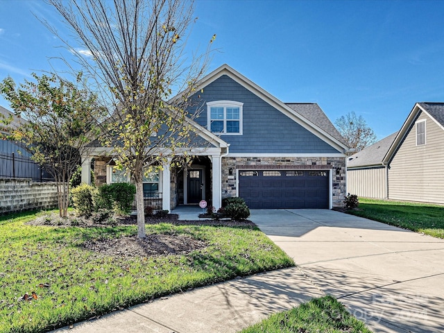 view of front of house featuring a front lawn and a garage