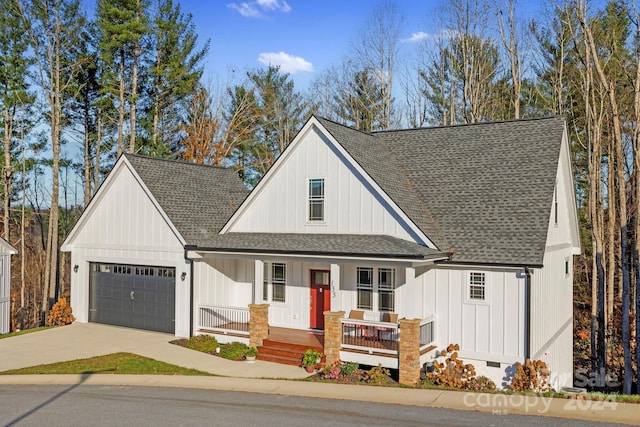 modern inspired farmhouse featuring covered porch and a garage