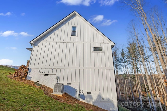 view of home's exterior featuring central air condition unit and a yard