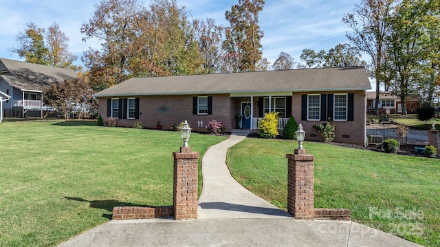 single story home featuring a front lawn