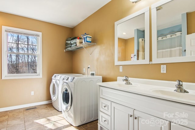 laundry room with sink, washer and clothes dryer, cabinets, and light tile patterned flooring