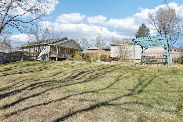 view of yard featuring a pergola