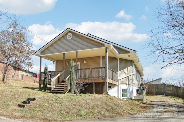 view of front of home featuring a porch