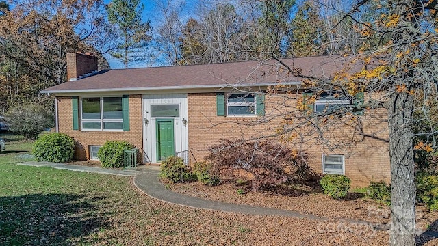 view of front of home with a front yard