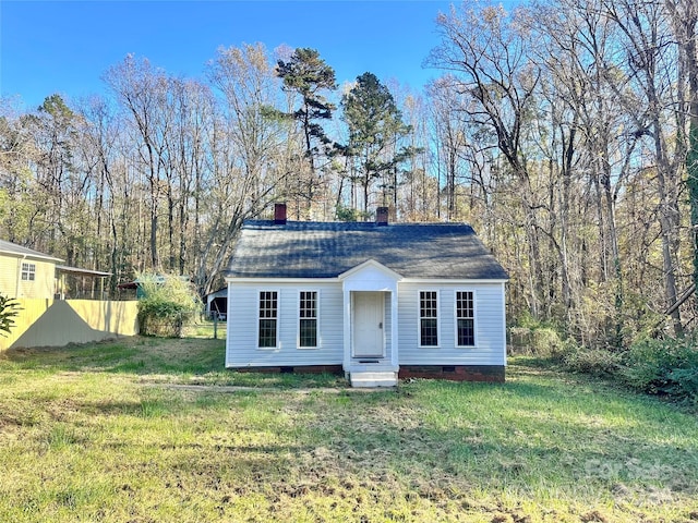 view of front facade with a front lawn