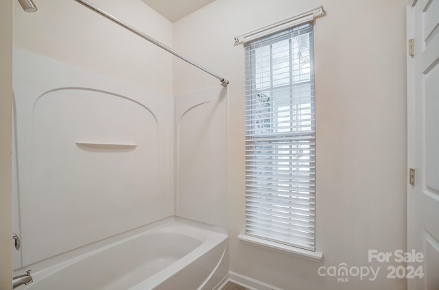 bathroom featuring shower / washtub combination