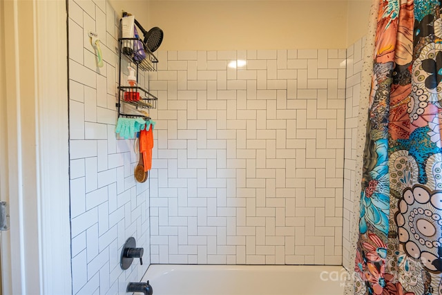 bathroom featuring shower / tub combo with curtain