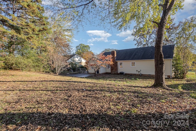 exterior space with a lawn