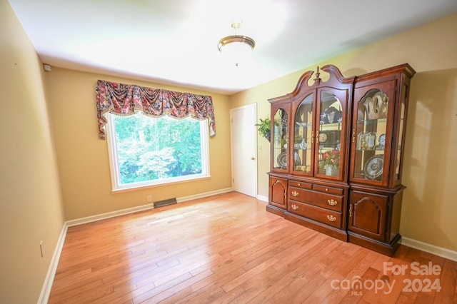 unfurnished room with light hardwood / wood-style flooring