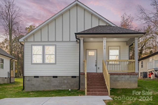 view of front facade featuring covered porch