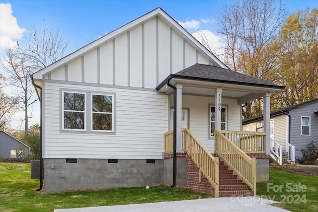 view of front of house with covered porch