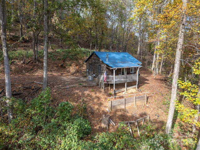 view of yard featuring covered porch