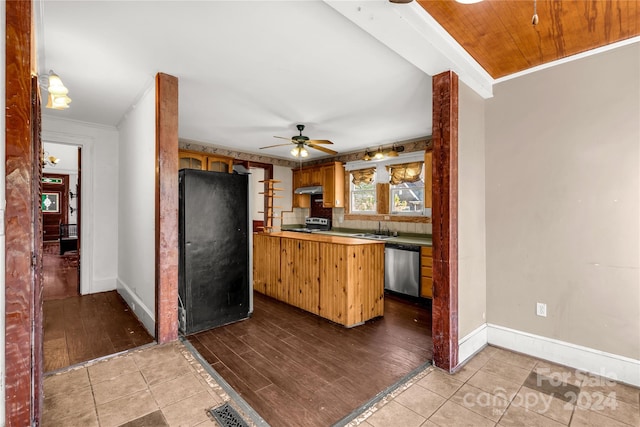 kitchen featuring kitchen peninsula, tasteful backsplash, ornamental molding, stainless steel appliances, and light hardwood / wood-style floors