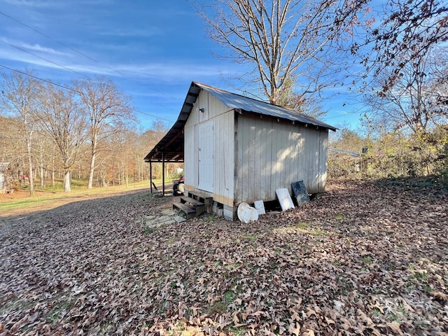 view of outbuilding