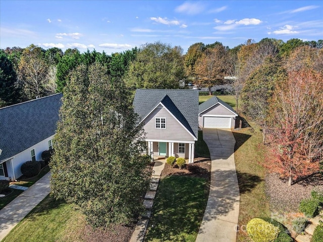 view of front of property with a front yard